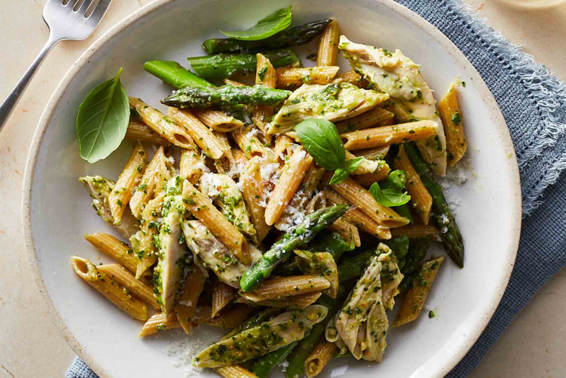 KREMALI TAVUKLU PESTO MAKARNA